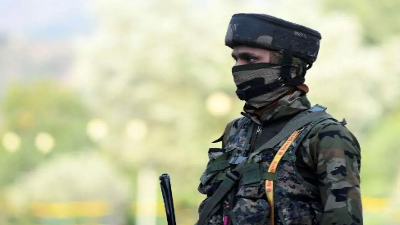 Ghulam Nabi Azad urges security forces to avoid collateral damage during anti-terror operations in J-K