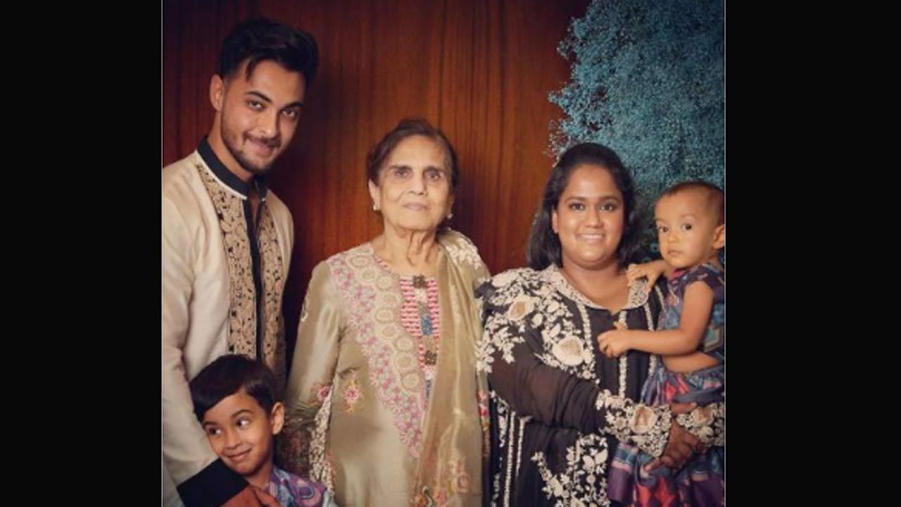 Arpita Khan Sharma wishes mom Salma Khan on her birthday with an adorable family picture