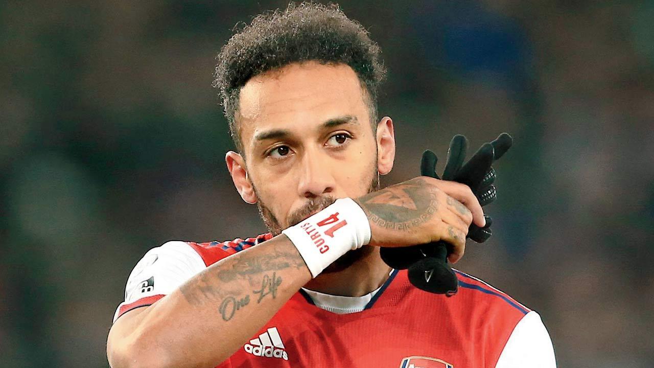 Arsenal strip Aubameyang of captaincy over disciplinary issue
