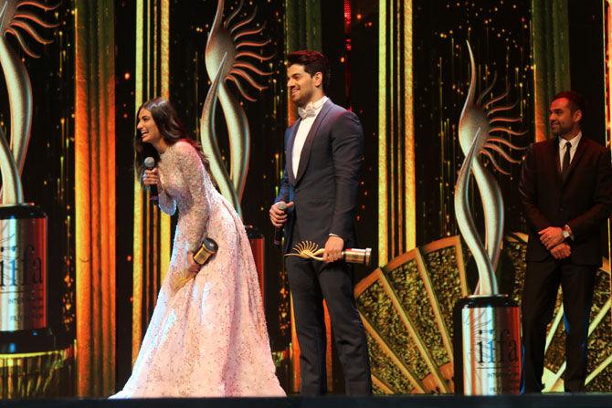 Athiya Shetty and Sooraj Pancholi win Best Jodi Award