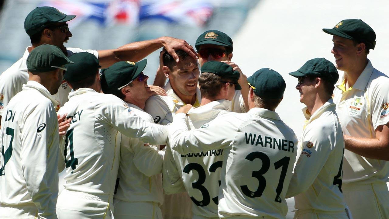 Australia retain Ashes after winning 3rd Test at MCG