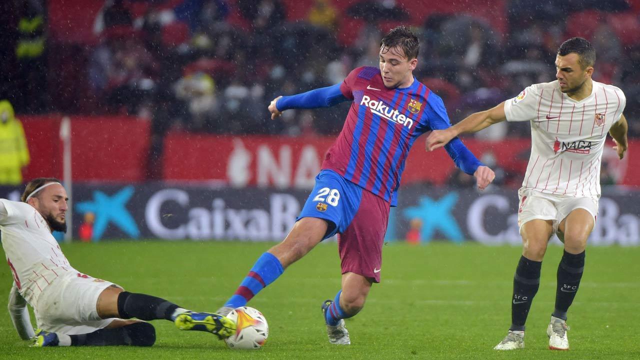 La Liga: 10-man Sevilla held 1-1 by Barcelona, Kounde sent off