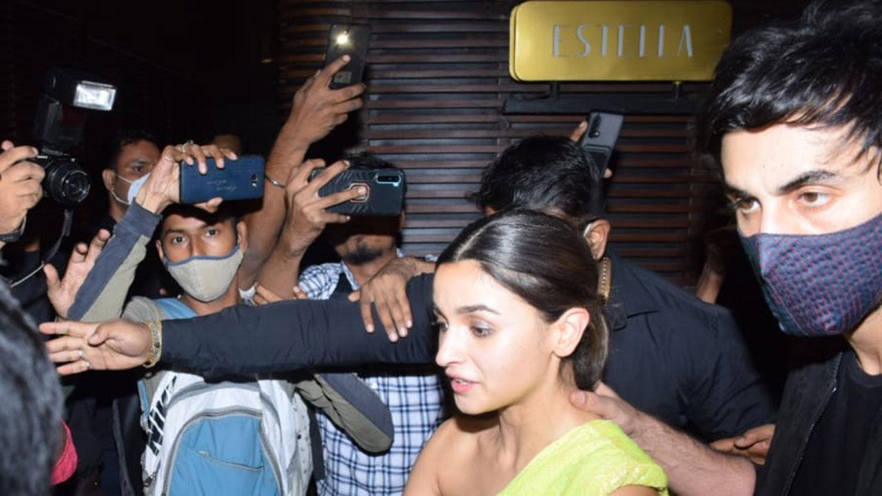 Ranbir Kapoor wins hearts as he protects Alia Bhatt from the crowd outside a restaurant