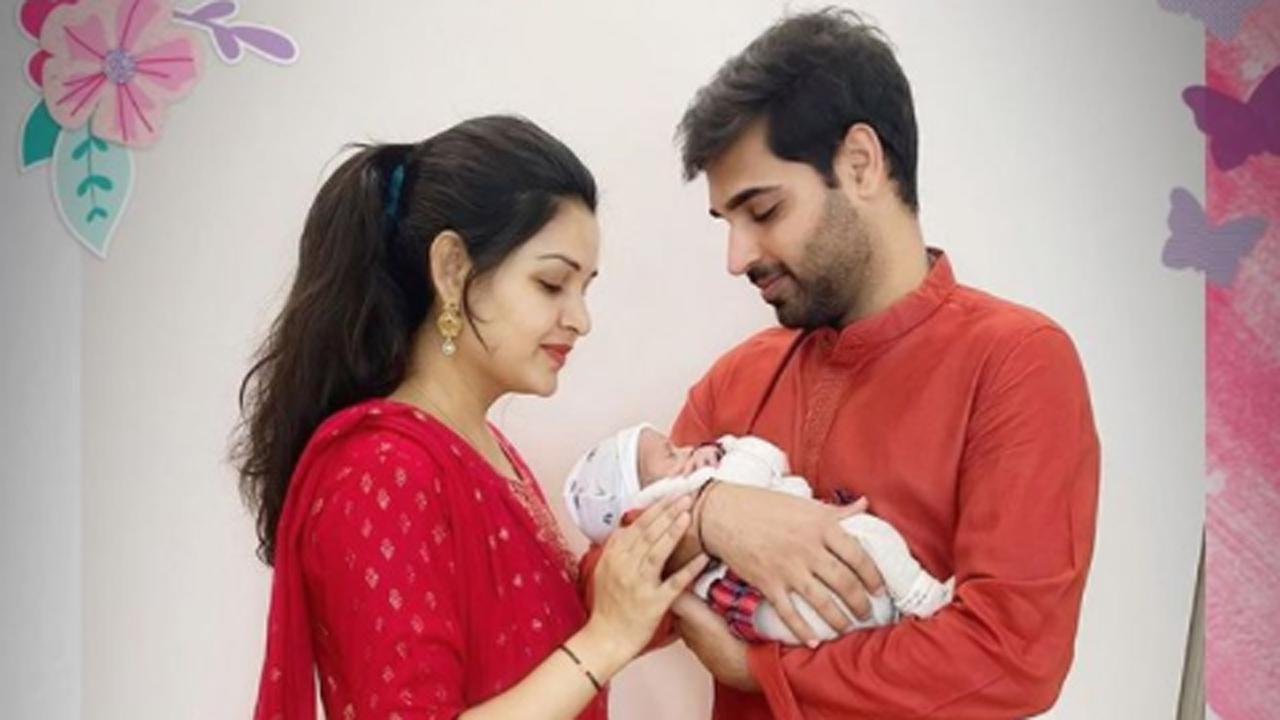Bhuvneshwar Kumar shares first photo of his newborn daughter