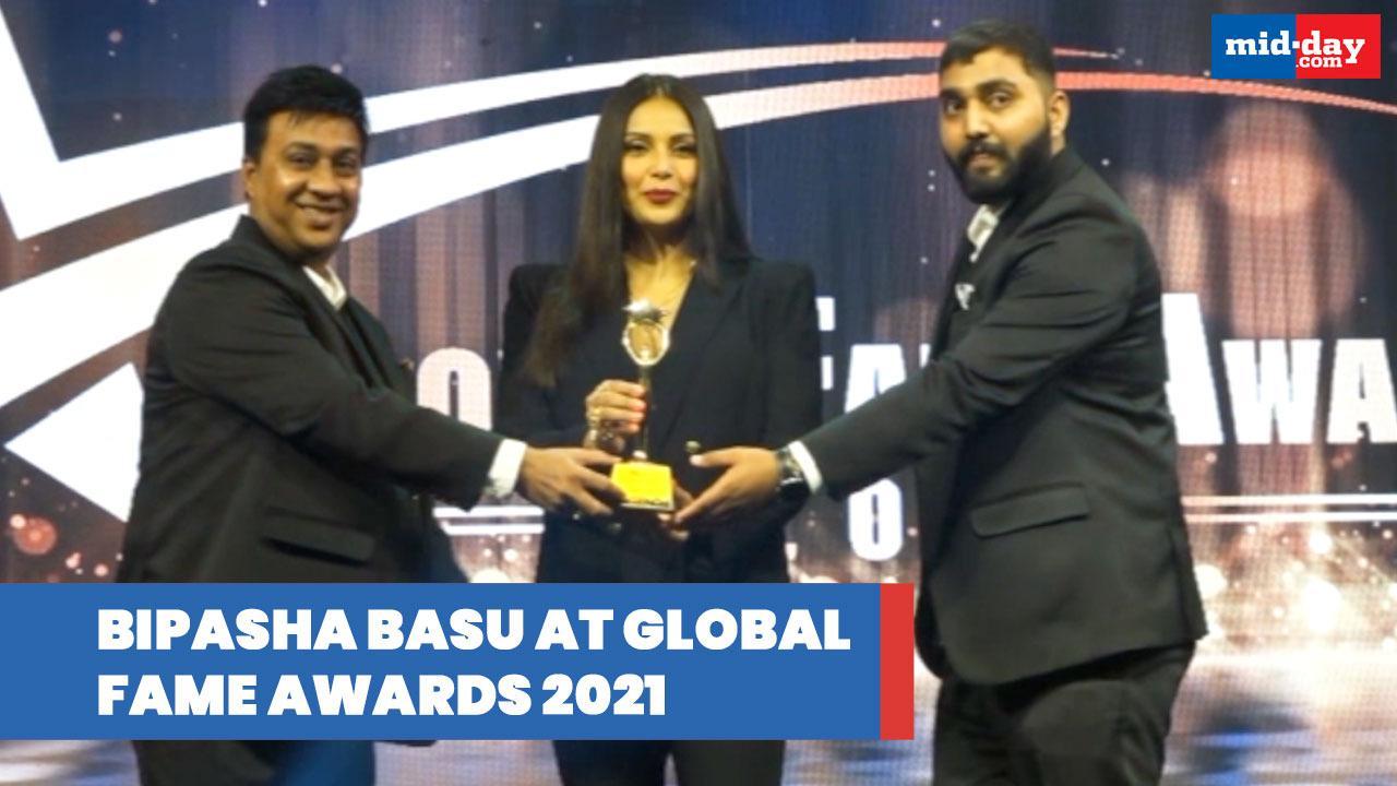 Bipasha Basu felicitated awardees with Global Fame Awards 2021