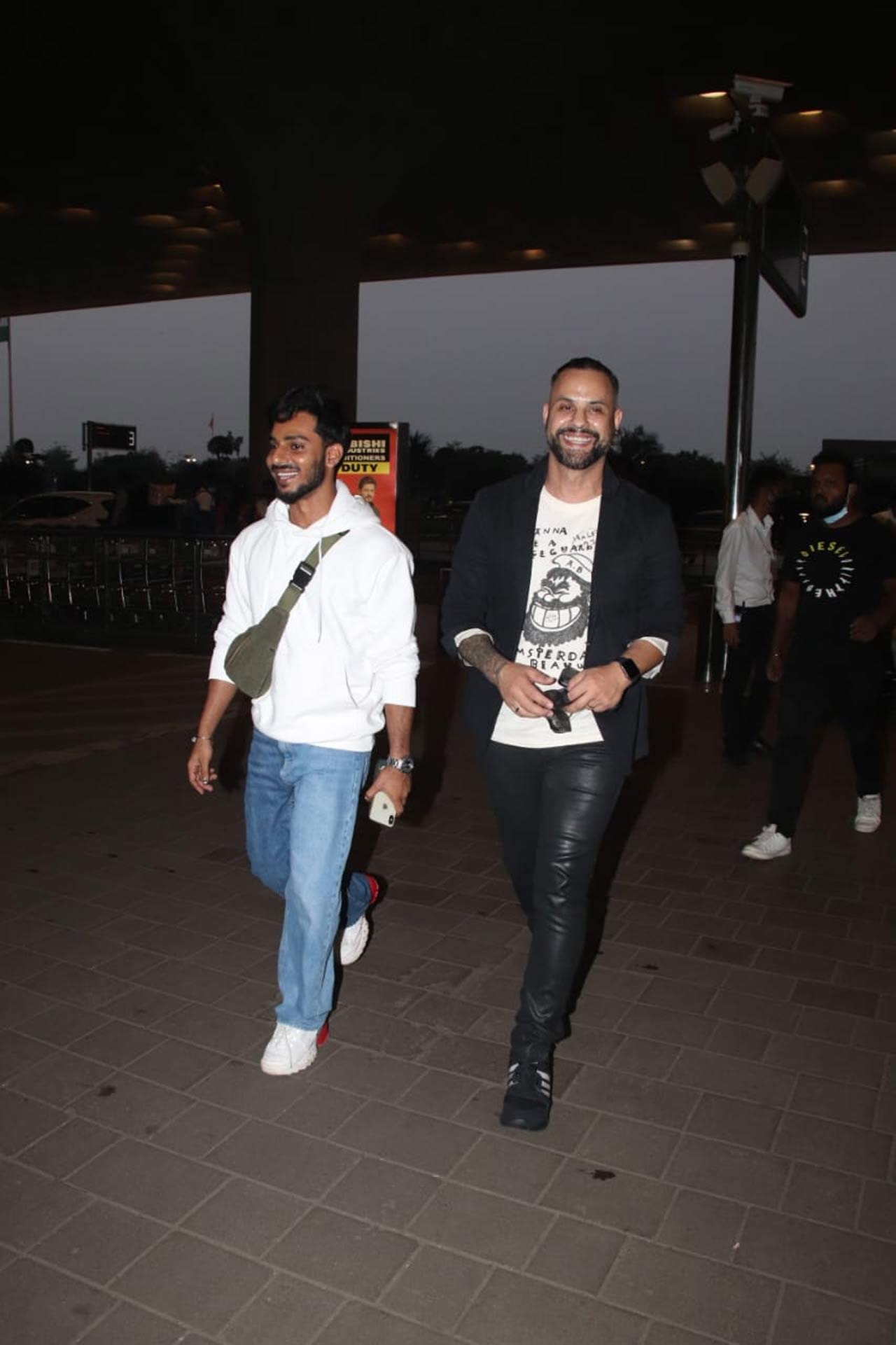Vicky Kaushal and Katrina Kaif are all set to tie the knot in a royal Rajwadi style wedding. To bless the duo, their family and friends have already started leaving the city as the wedding is happening in Rajasthan. Katrina Kaif's hair stylist Amir Thakur and makeup artist Daniel Bauer were snapped at the Mumbai airport, as they left for Rajasthan early in the morning.