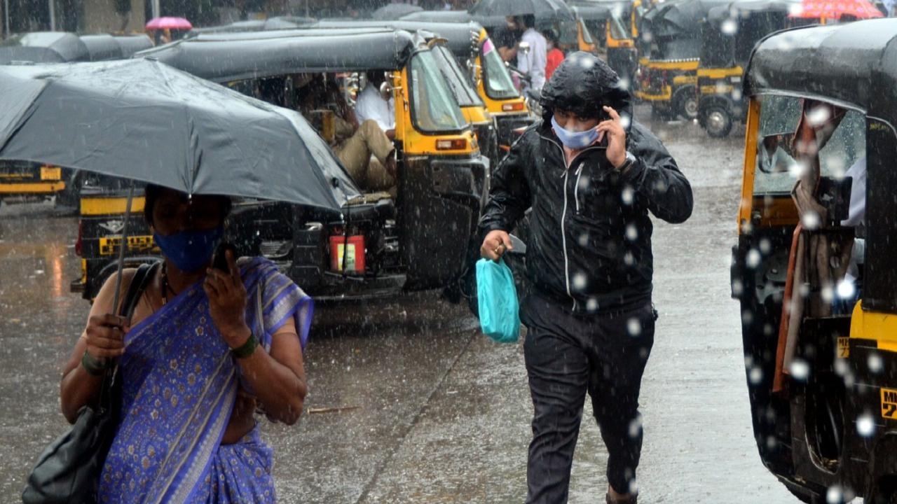 On December 6, 2017, Mumbai had received heavy December showers when 53.8 mm of rainfall was recorded in 24 hours, as Cyclone Ockhi passed by the city’s coast.