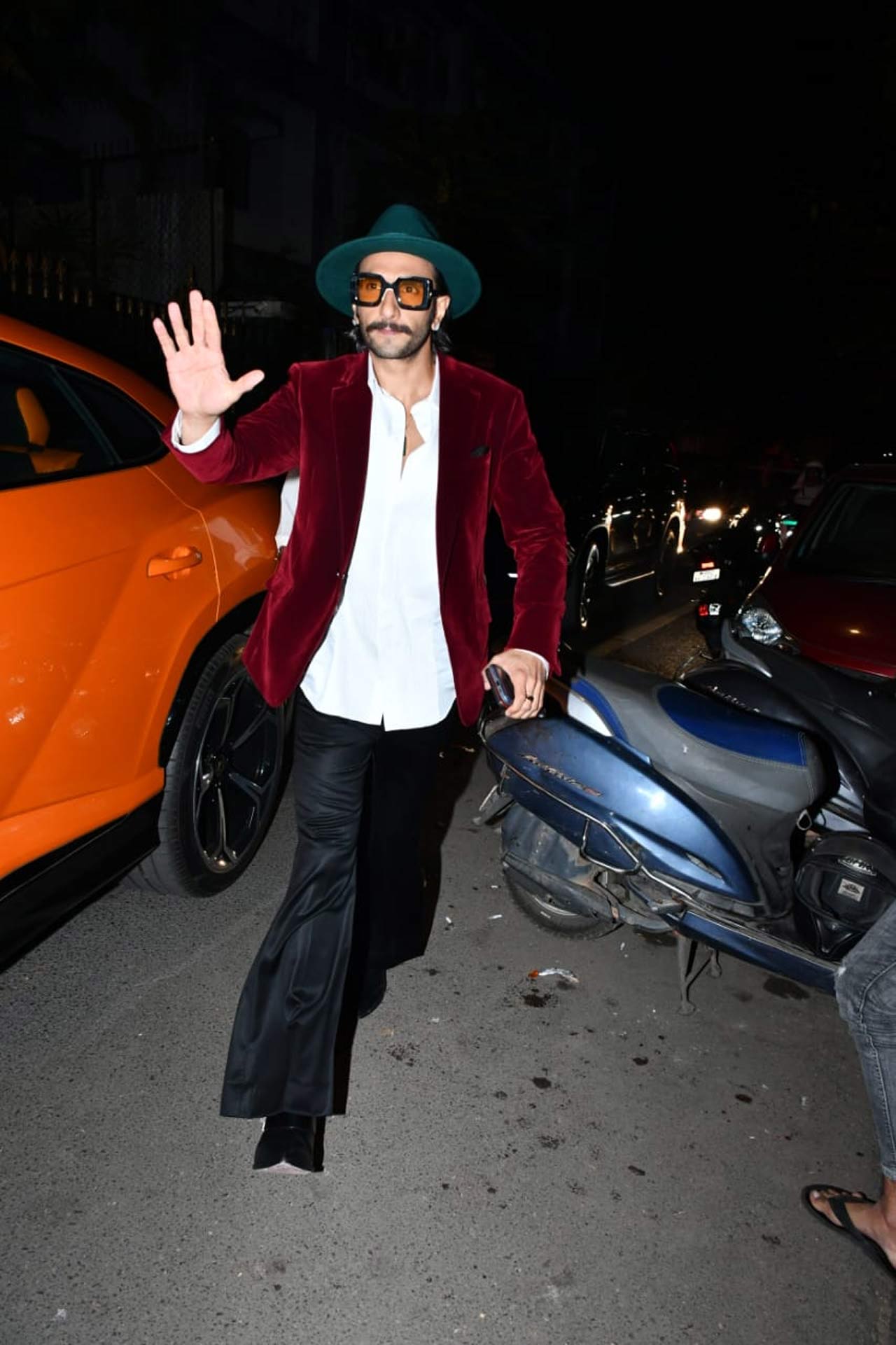Ranveer Singh was seen wearing a burgundy coloured velvet coat, paired with a crisp white shirt and bootcut pants. His green hat added the much-needed quirk to his outfit. 