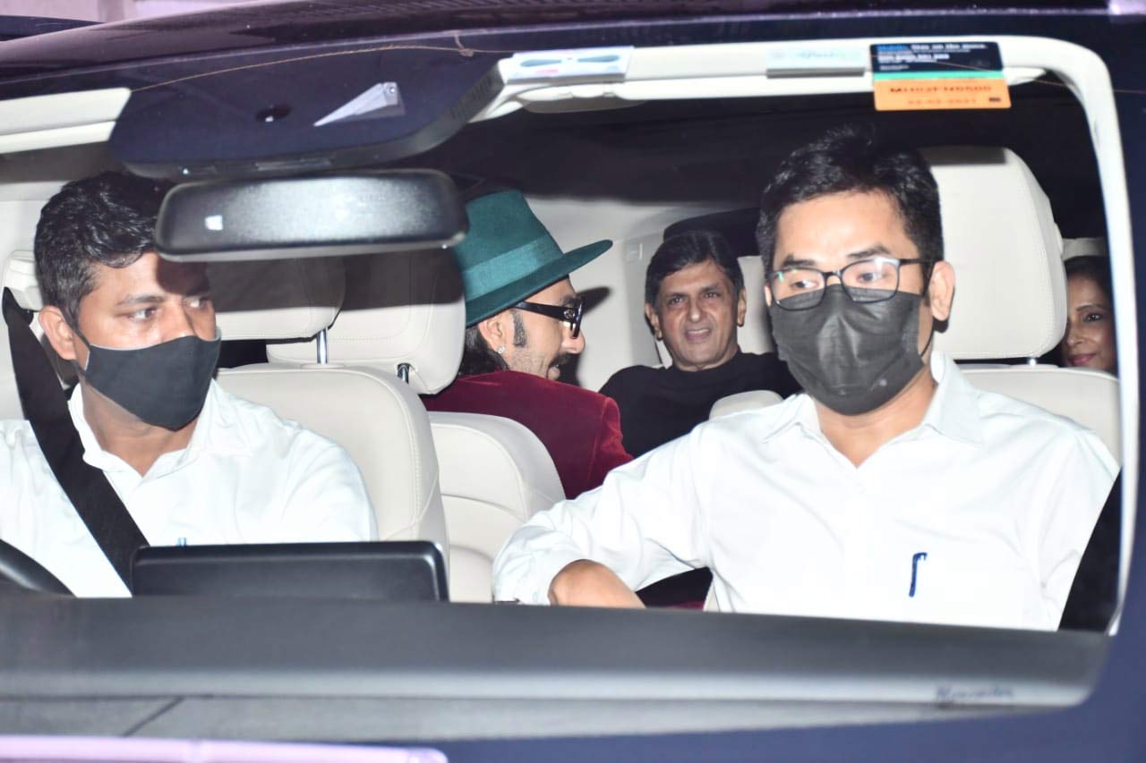 Deepika Padukone and Ranveer Singh took their parents Ujjala Padukone, Prakash Padukone, Anju Bhavnani, Jagdish Bhavnani and Ritika Bhavnani on a dinner outing on the occasion of Christmas.