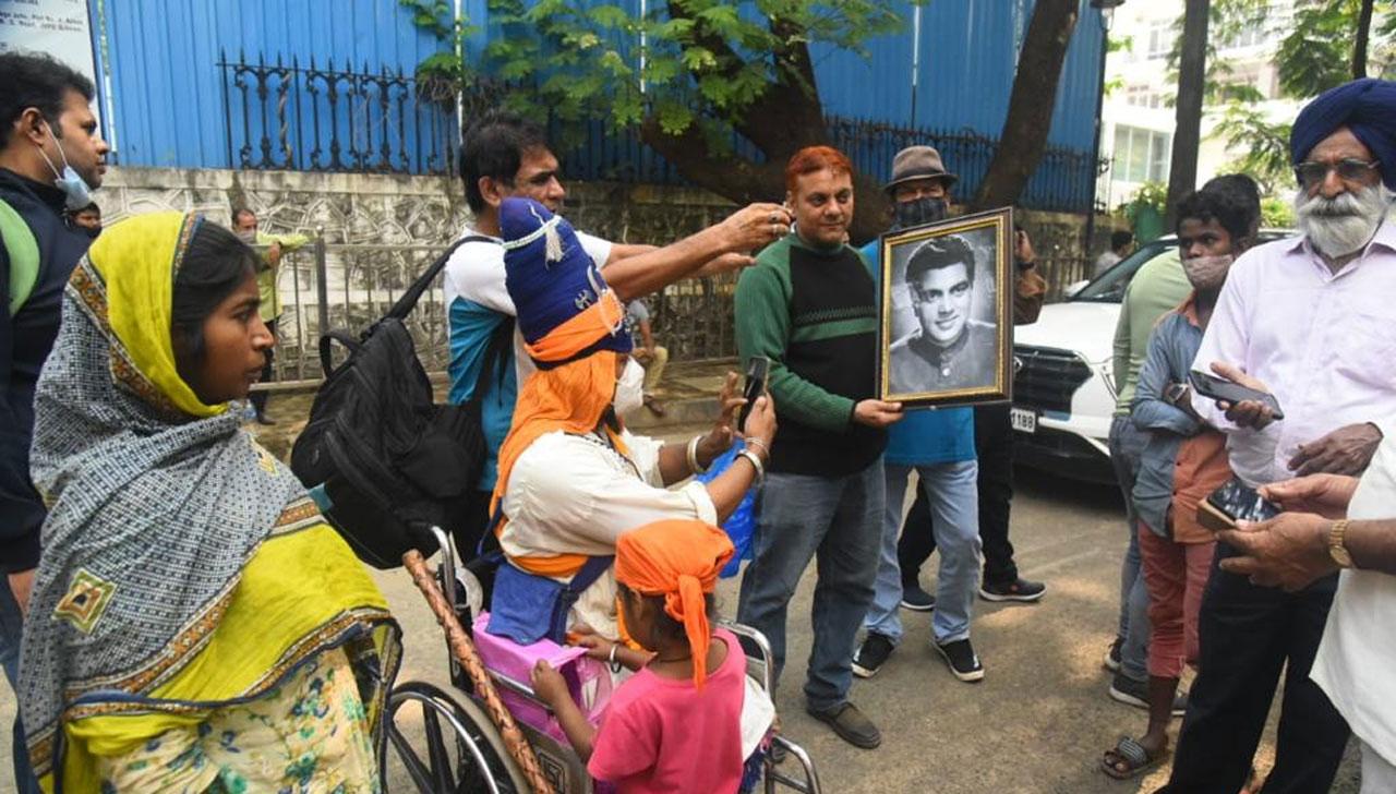 In one endearing moment, a fan could be holding his photo frame in his hand whereas another fan captured the moment. A wheel-chair bound fan was also clicked outisde the star’s residence.