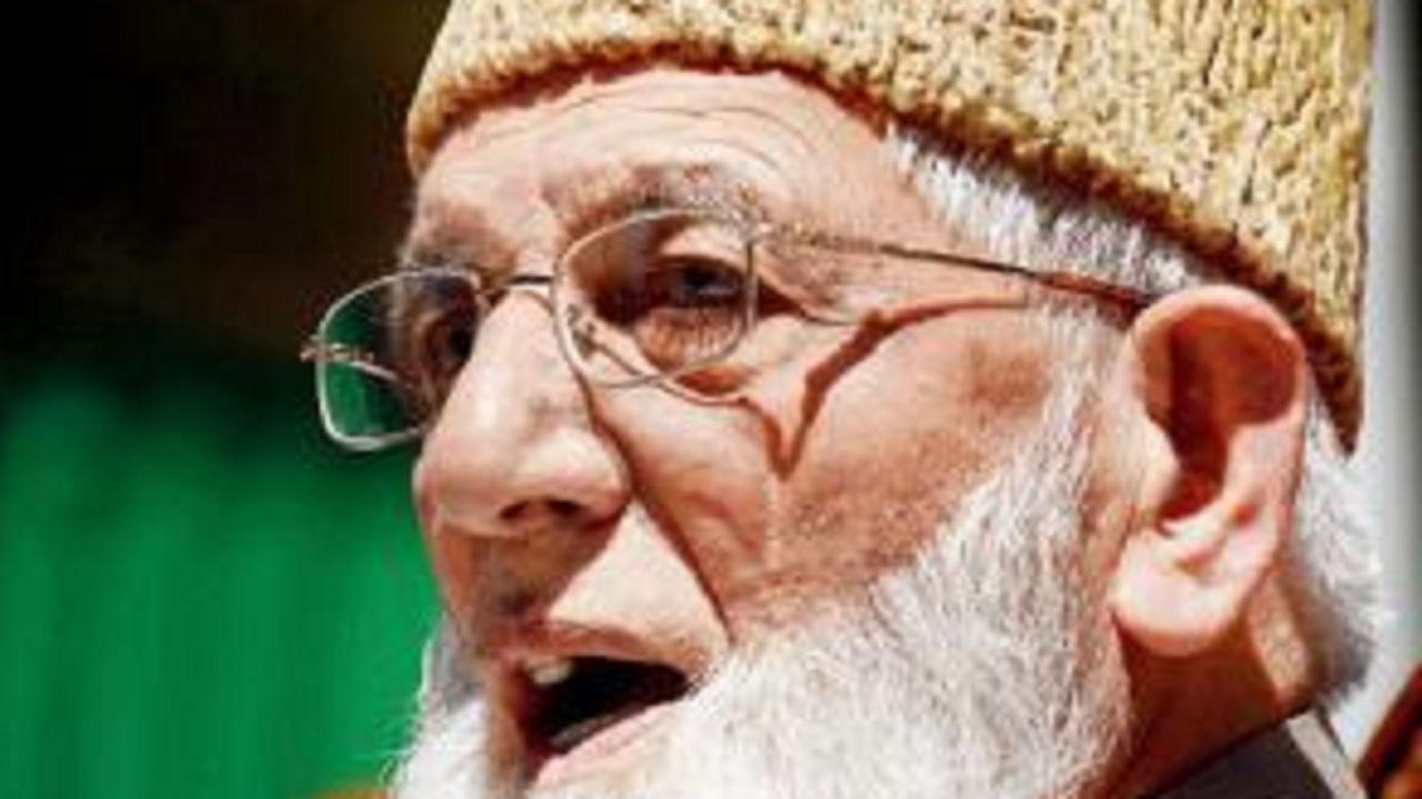 Syed Ali Shah Geelani, Separatist leader, 91
Syed Ali Shah Geelani was a member of Jamaat-e-Islami Kashmir between 1953 and 2004. After leaving Jamaat in 2004, he founded Tehreek-e-Hurriyat, which became part of the All Parties Hurriyat Conference. Geelani served as a chairman of the Hurriyat Conference until he quit the group in June 2020 allegedly due to internal feud.
Despite being a member of the legislative assembly thrice, Geelani had stark differences with the Central government on the autonomy of Jammu and Kashmir. He was also charged under Section 124A (sedition) for his role in anti-India activities. Geelani died at his Hyderpora residence in Srinagar due to prolonged illness.