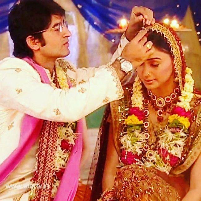 In Kutumb, Hiten and Gauri shared great chemistry and were loved by fans. They hit it off well offscreen too. After Kutumb, they both worked together in Kyunki Saas Bhi Kabhi Bahu Thi.
