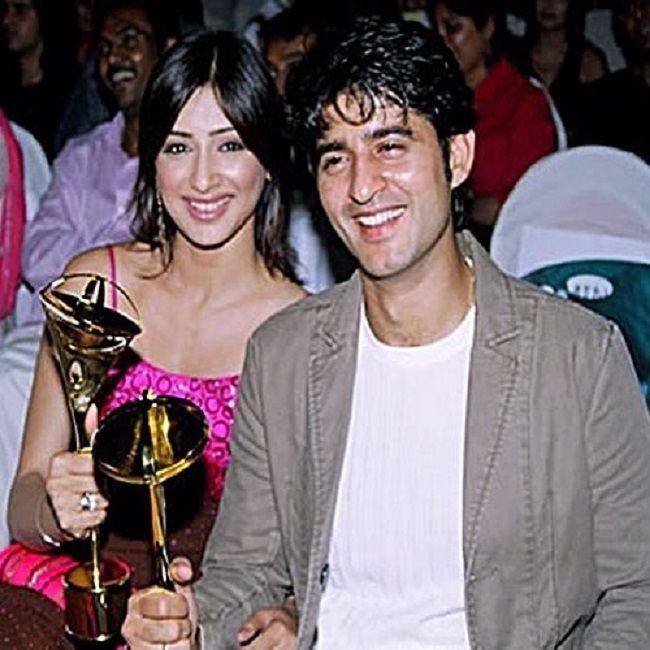 It is said that in 2002, Hiten Tejwani and Gauri Pradhan had a registered court marriage, and after two years, they had a wedding ceremony in the presence of their family.