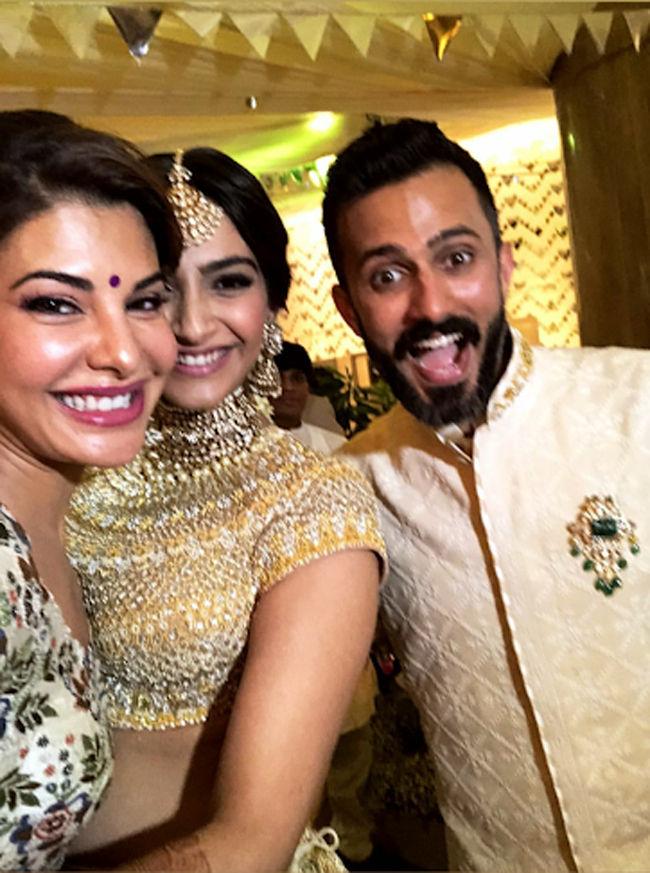 Jacqueline Fernandez takes a selfie with her best friend Sonam Kapoor and Anand Ahuja.