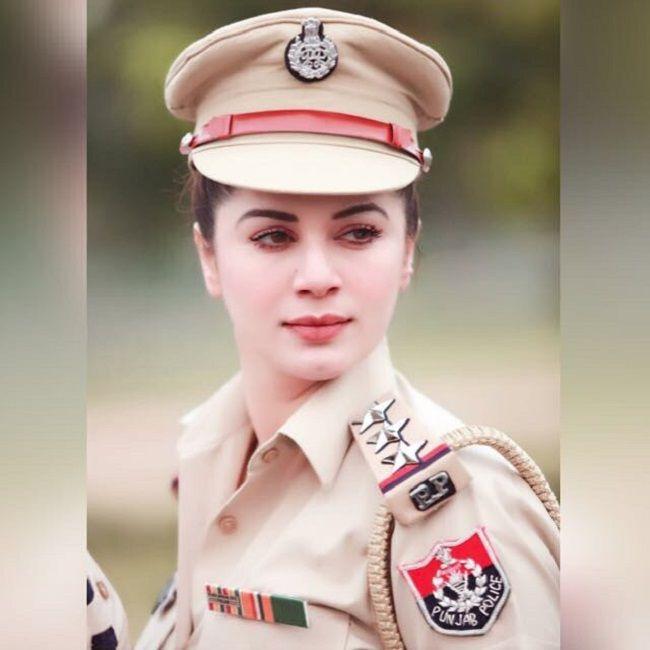 In 2017, Kainaat Arora shared this picture of herself, dressed in a cop's attire from her Punjabi film. Little did she know that the picture would go viral with people mistaking her for a real policewoman.