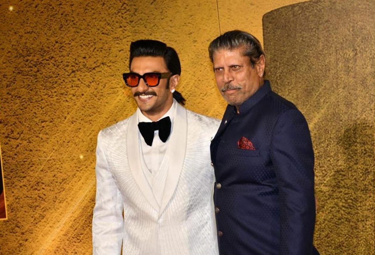 Kapil Dev struck a pose with the on-screen Kapil Dev. Going by the promos and the trailer, it seems Ranveer Singh has completely nailed the nuances of the former captain of the Indian Cricket Team. 