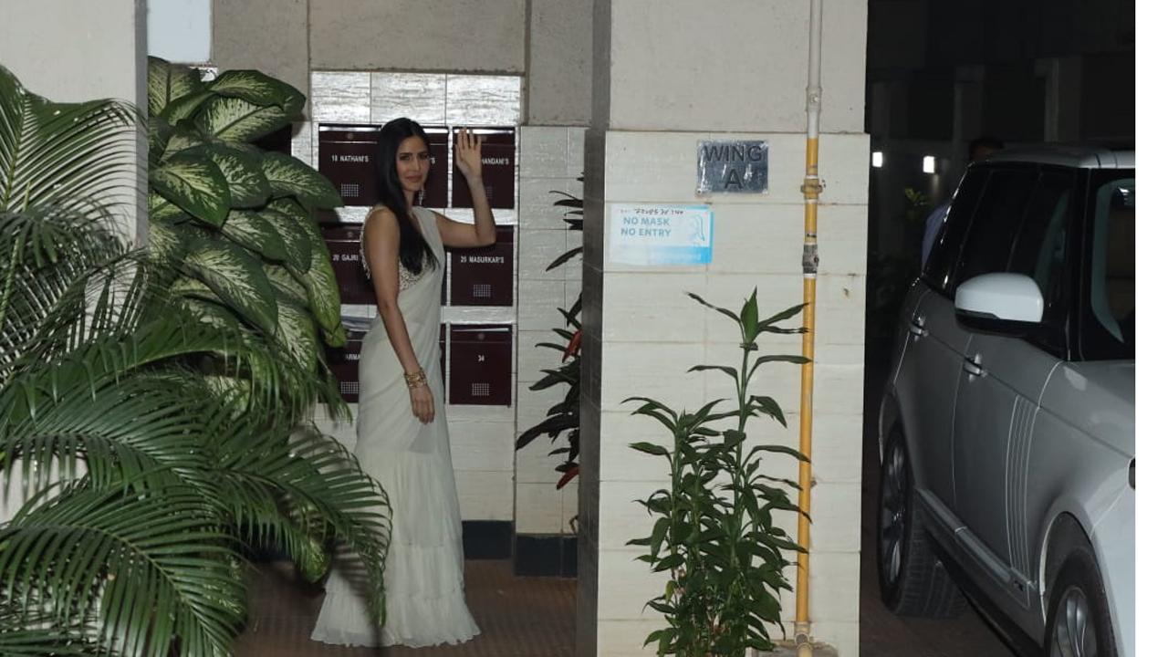 Katrina looked stunning in a white saree. She accessorised the look with chand balis and kadas.