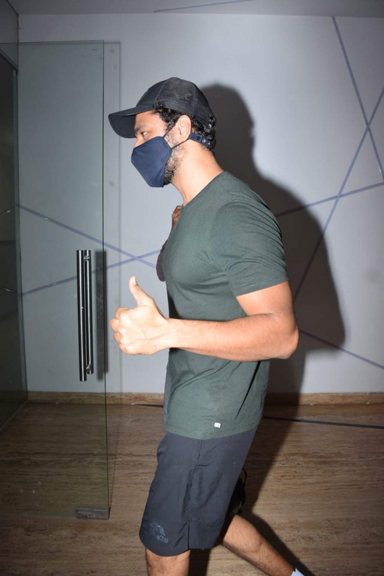 Vicky Kaushal was seen wearing a grey coloured t-shirt, paired with black shorts and sports shoes. Though Katrina was snapped in her car, the actress was also seen in black athleisure. Vicky Kaushal and Katrina Kaif are hitting the gym to look their best on their big day.
