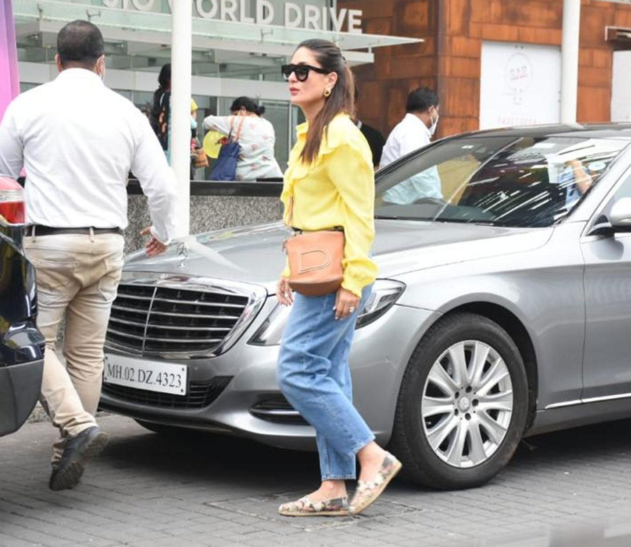 Kareena Kapoor Khan is often spotted in the city and giving them company are often his family members, and her two adorable munchkins, Taimur Ali Khan and Jehangir Ali Khan. 