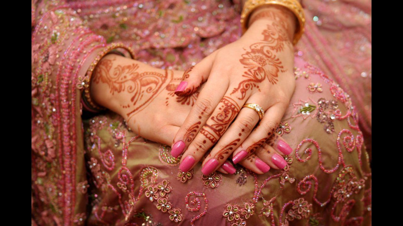 Cabinet clears proposal to raise women's legal marriage age from 18 to 21