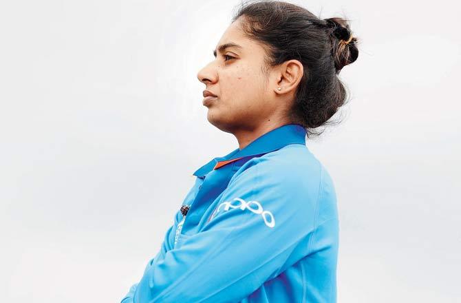 Ramesh Pawar's term as coach ends, may not be brought back:
The feud between Mithali Raj and Ramesh Powar is heading towards an end without any intervention from the administrators with the coach's three-month interim tenure ending.
With the conclusion of Powar's term, fresh applications will be invited by the BCCI for the job and in all likelihood, the former India spinner will not be considered even if he applies.'His contract is coming to an end today and there is little chance that he will be brought back,' a top BCCI official said.
The Indian women's cricket team, led by Raj, are scheduled to travel to New Zealand for an ODI series in January. It is learnt that the issues between Powar and Raj are not irreparable. 'If both parties sit across the table, it can be solved. Both are mature individuals and if the betterment of Indian cricket is their main objective, then no issue is too big to resolve,' the source said.