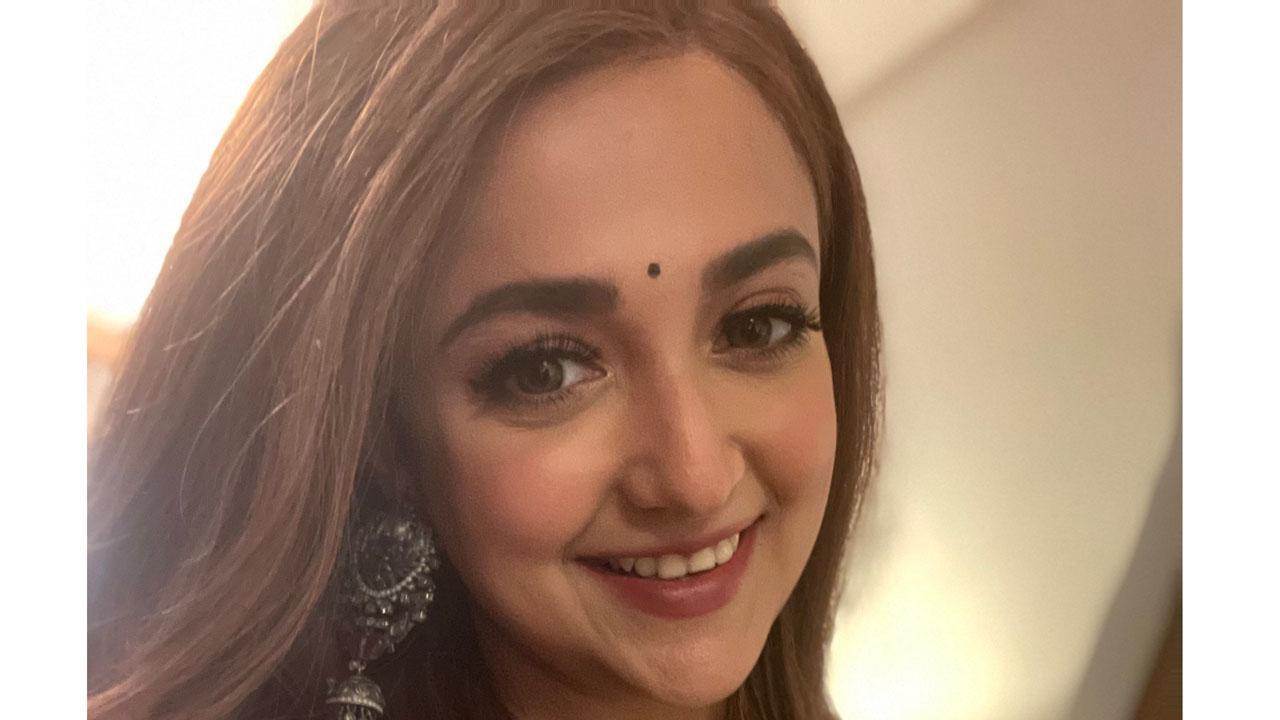 1280px x 720px - Exclusive: Monali Thakur begins shooting for Dukaan