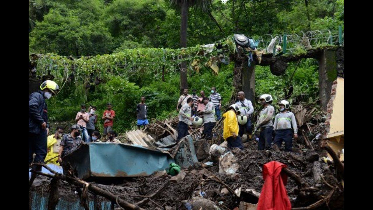 3. Landslides, house collapses: Incessant rains in July 2021 led to a series of landslides in Chembur and Vikhroli. At least 32 people were killed and several others injured after being trapped under the collapsed houses. In another incident, three people died after a building in Vikhroli collapsed following heavy rains. Seven more died in Vashi when a house wall collapsed. Nine hutment dwellers were killed after five shanties collapsed after a landslide in Vikhroli. National Disaster Response Force deployed teams to carry out rescue operations. Units of the Coast Guard, Indian Navy and the Indian Army too joined the rescue and relief efforts. 