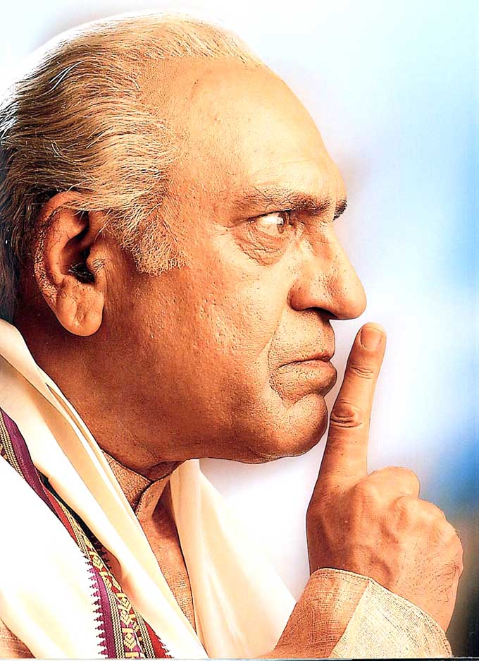 Amrish Puri portrayed the character of Mola Ram, a Thuggee priest in Steven Spielberg's Indiana Jones and the Temple of Doom.
In pic: Amrish Puri in a still from Anil Kapoor-starrer Nayak (2001).