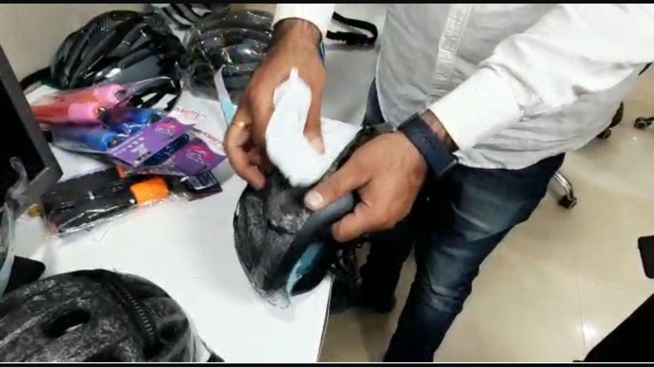Mumbai: NCB seizes drugs worth Rs 13 crore, raids various locations
On December 14, the Narcotics Control Bureau (NCB) exposed the smuggling of drugs from Mumbai to foreign countries for the New Year's Eve party. The agency took action in eight places in Mumbai and seized drugs worth around Rs 13 crore. The seized drugs were to be smuggled to Australia, New Zealand, Maldives, Dubai, USA, hidden in stethoscopes, ties, bicycle helmets, ovens, bangles, food bags. An Ivory Coast citizen identified as John Bkayoko has been arrested by the NCB.