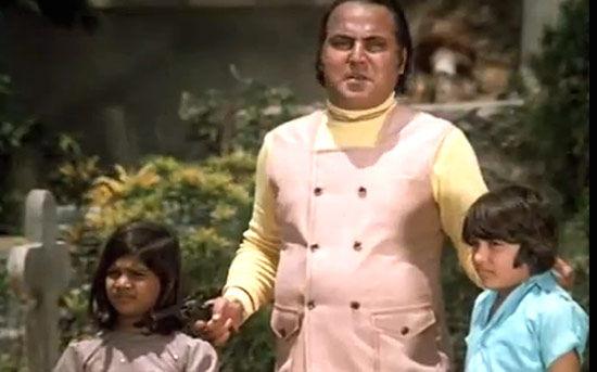 Om Shivpuri: Vardan from the original Don, Shivpuri portrayed positive roles as well as characters with grey shades in a career spanning over two decades. He acted in over 175 films, Koshish, Aandhi, Khubsoorat, Disco Dancer and Hatya being some of his memorable ones. For trivia enthusiasts, he was the husband of Sudha Shivpuri, who played the iconic 'Baa' in Kyunki Saas Bhi Kabhi Bahu Thi.