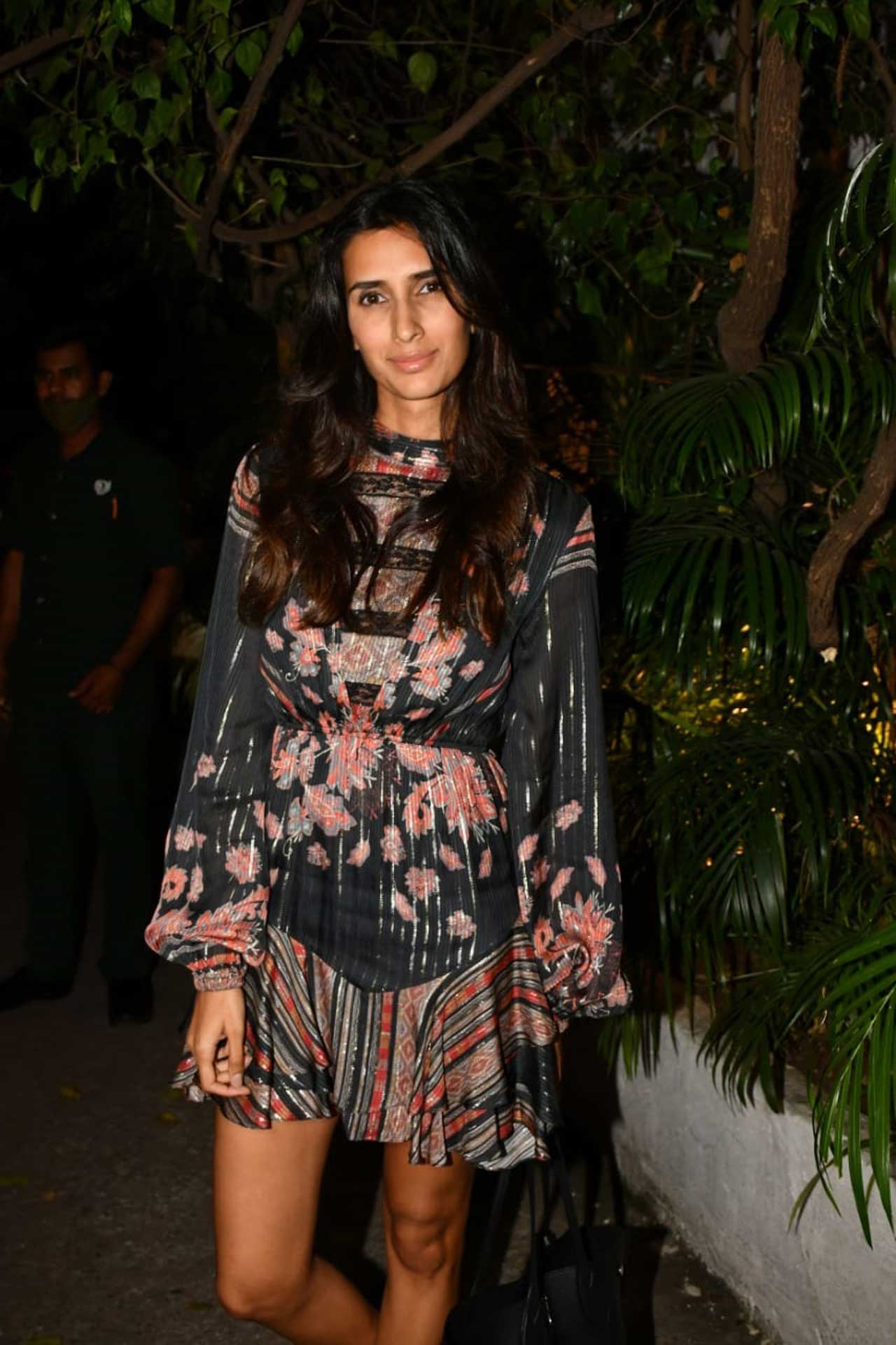 Pragya Kapoor opted for an abstract print dress, while Vaani Kapoor chose a black body-hugging dress.