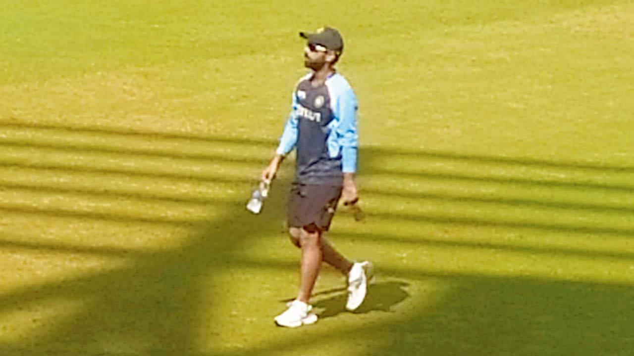 Ajinkya Rahane and Ravindra Jadeja sweat it out during break at Wankhede
