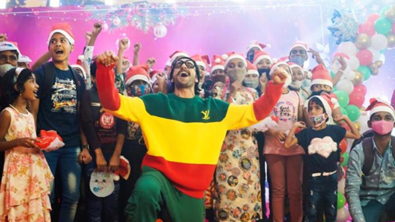 Ranveer Singh spreads Christmas cheer with kids by showing them 83!