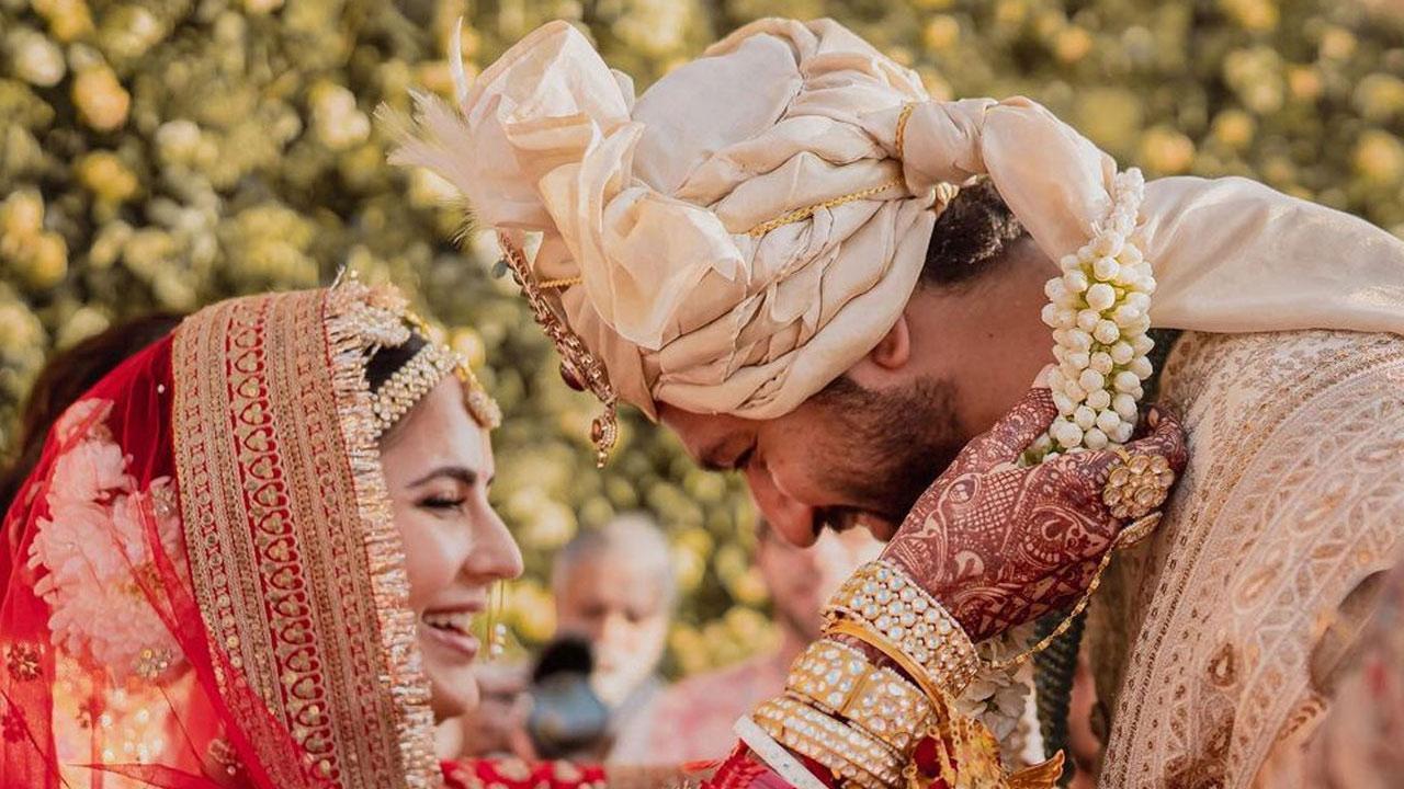 After numerous speculations around the most awaited wedding, Vicky Kaushal and Katrina Kaif made it official. The wedding took place in a temple-facing mandap and the pictures were then out for everyone to see. Read the full story here