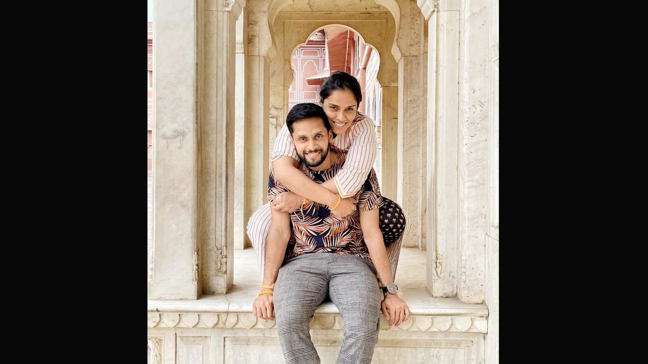 Shuttlers Nehwal, Kashyap celebrate third wedding anniv