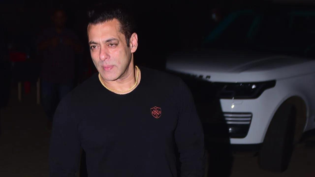 In the clip, Salman can be seen sporting a blue T-shirt and a cap while driving the rickshaw on the streets. Salman's unexpected act has caught netizens' attention. Read the full story here