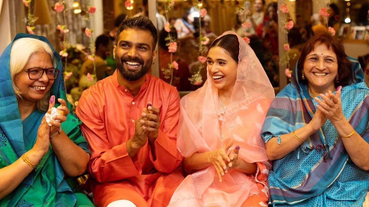 The couple received congratulatory messages from many from the music world, including Clinton Cerejo, Shilpa Rao, Jonita Gandhi as well as actors Priya Bapat and Gauahar Khan. 