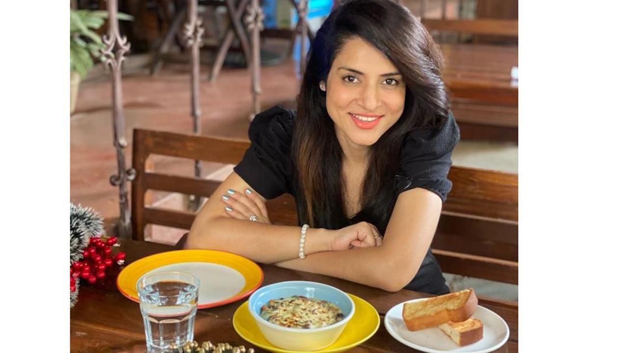 Simple Kaul: Bird Song Cafe in Bandra reminds me of the bylanes of Goa