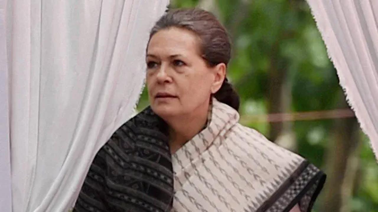 Congress party flag falls down as Sonia Gandhi attempts to unfurl it during foundation day event