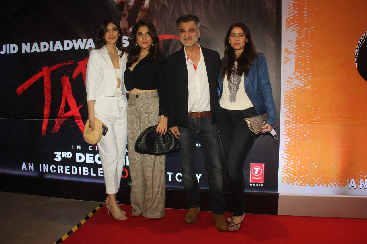 Shanaya Kapoor, Maheep Kapoor, Sanjay Kapoor with Bhavna Panday at Tadap premiere.