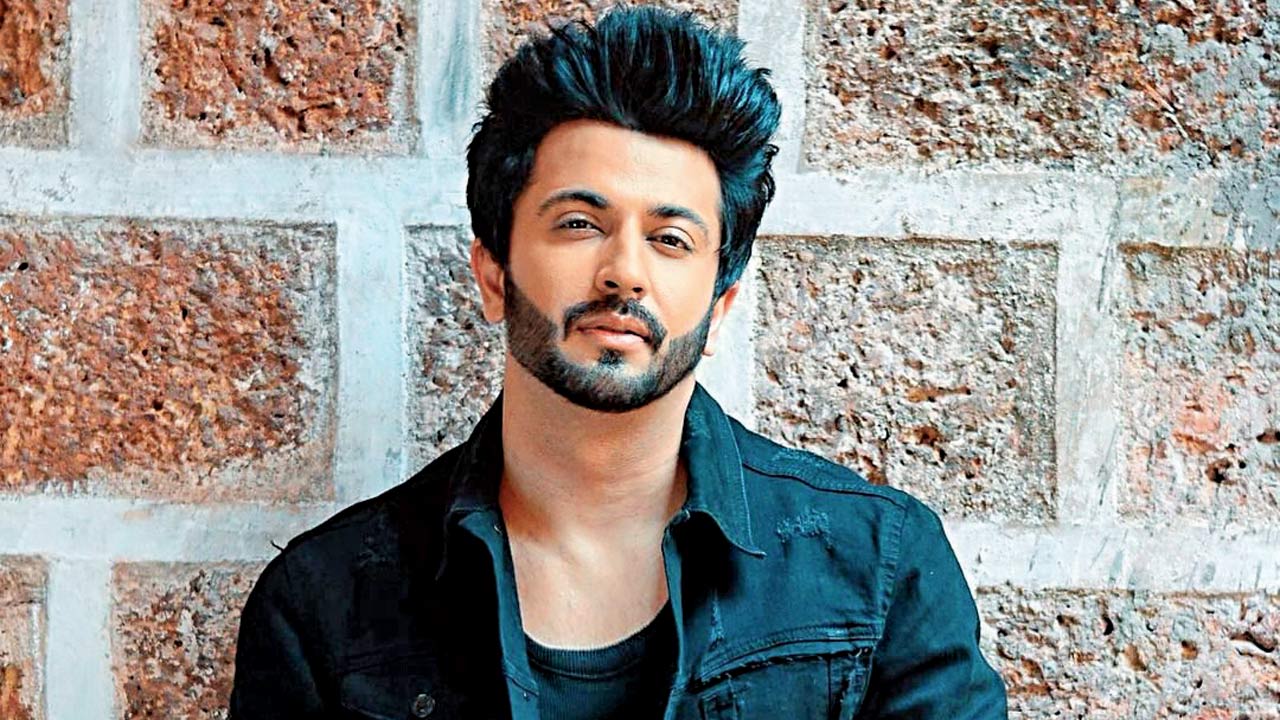  Dheeraj Dhoopar 