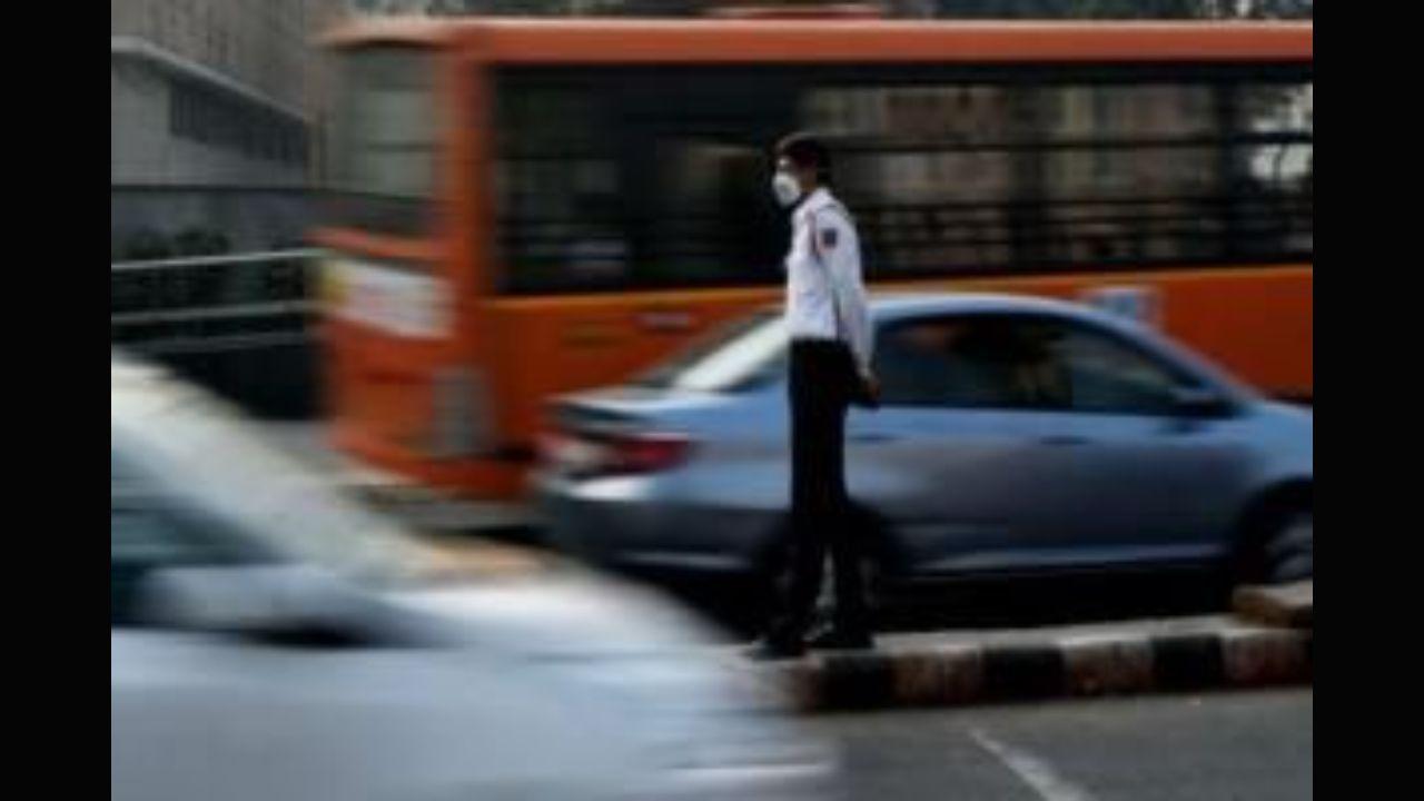 Watch video: Mumbai traffic cop gets applauded for helping differently-abled man to cross road