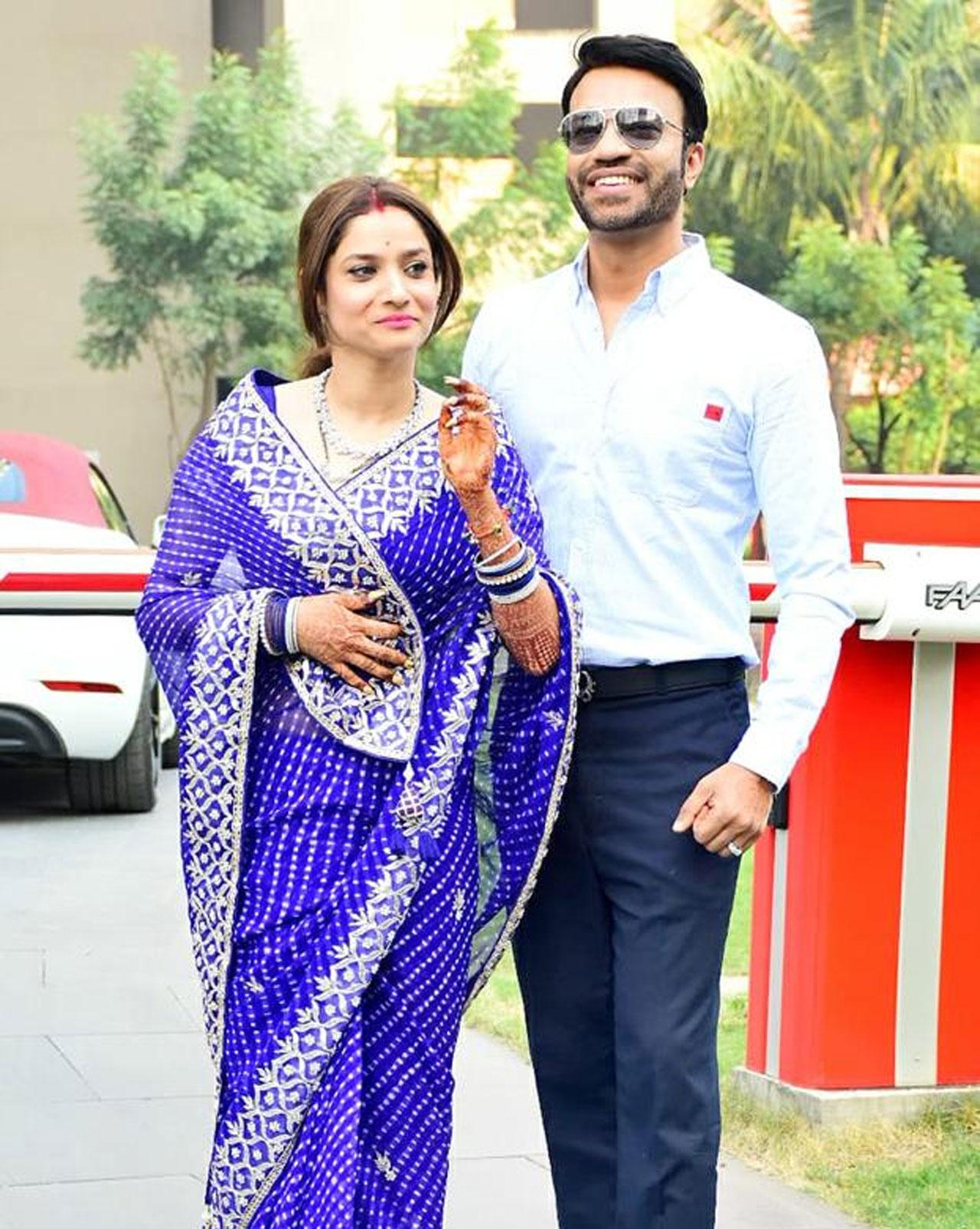The actress donned a stunning and ravishing blue saree with embroidery and also accompanied it with a gorgeous piece of jewelry. Vicky Jain, on the other hand, pulled of his formal look with elan.