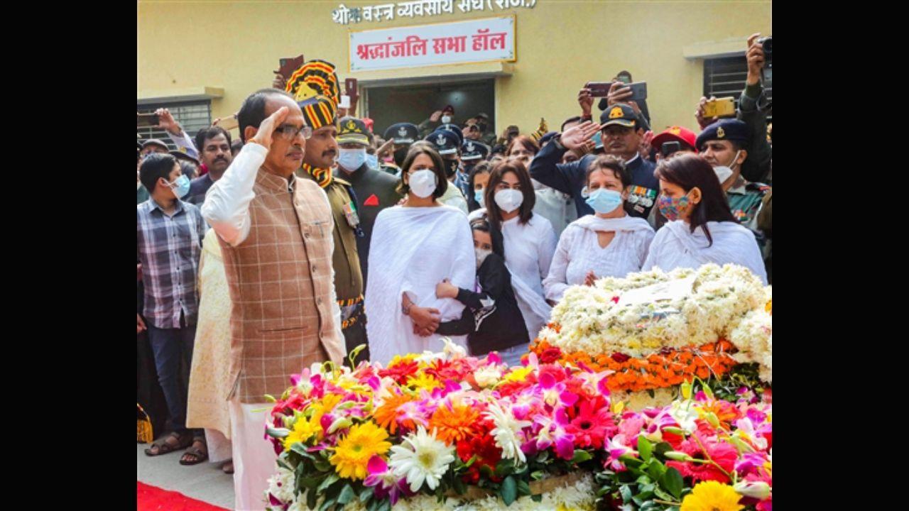 IAF chopper crash: Group Captain Varun Singh cremated with full military honours in Bhopal