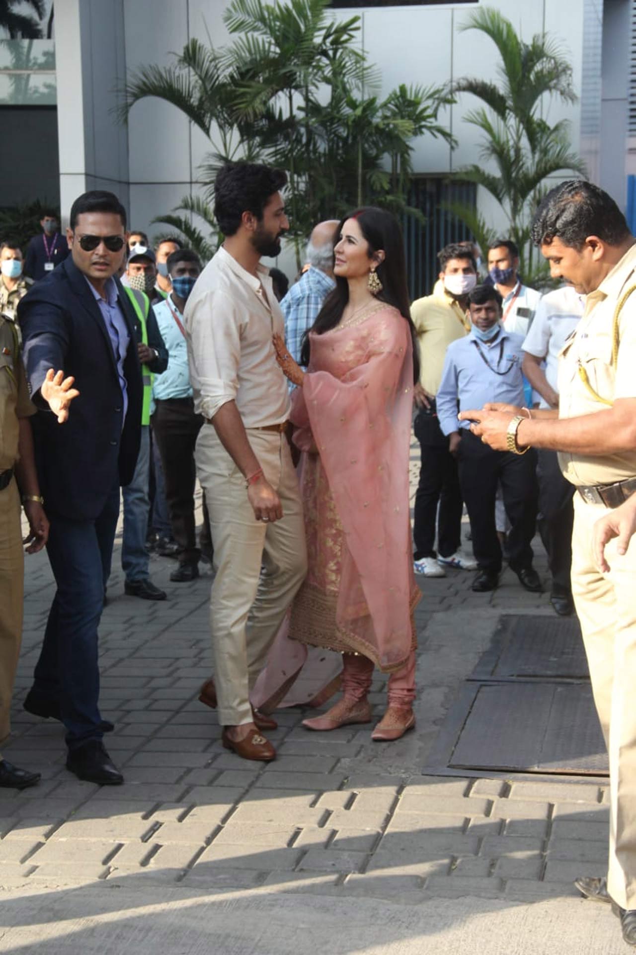 On their first appearance, Katrina Kaif was seen flaunting her Punjabi side in a peach brocade salwar suit, paired with Kundan chandbaalis. Her vermilion clad hair added the much-needed oomph factor to her newly married look!