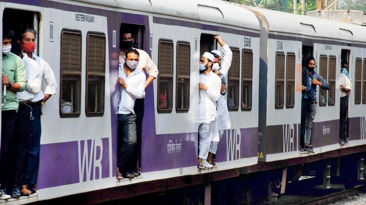 On December 20, 37.08 lakh passengers travelled on Central Railway and 28.82 lakh on Western Railway, reporting a total of 65.9 lakh passengers, the highest reported so far. File pic/Ashish Raje