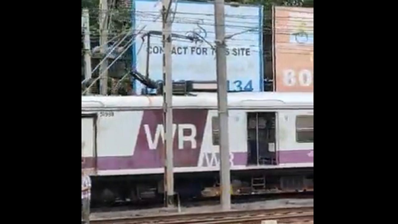 Mumbai: Local trains on Western line delayed due to technical snag