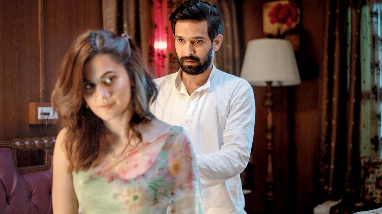 Vikrant Massey in Haseen Dillruba
Vikrant Massey's role of a husband is here to haunt you! If Taapsee Pannu is 'Rani', Vikrant's character 'Rishabh' becomes the 'king' of this romantic thriller that will stay with you. The film has a scene when Vikrant decides to take revenge by hitting his cousin (Harshvardhan Rane) by following him with a hammer in his hand, and that's where Massey took off all his guard to get into the skin of a 'sadist'. He is not a killer, but what love makes him do, from being a coy husband to switch into something more brutal, Vikrant is an explosion of talent in this one.