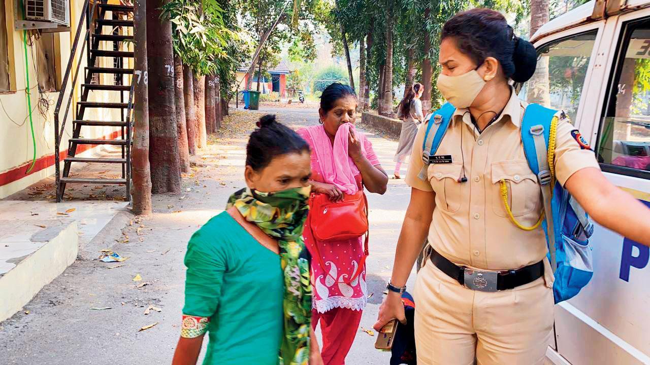 Mumbai Crime: Couple caught selling baby, held with 2 others