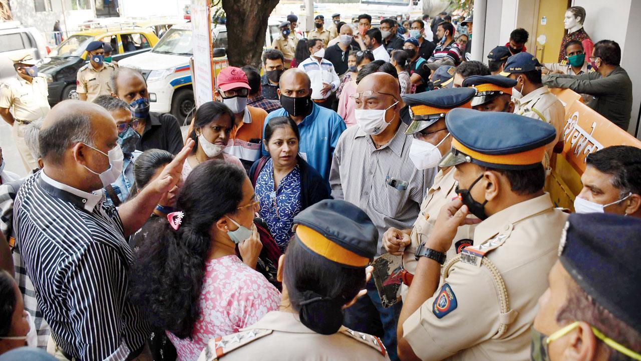 Mumbai: Parents to take school fee fight to Azad Maidan on February 17